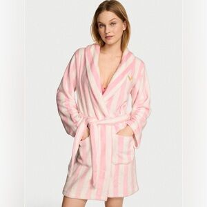Victoria’s Secret cozy plush robe in pretty blossom stripes